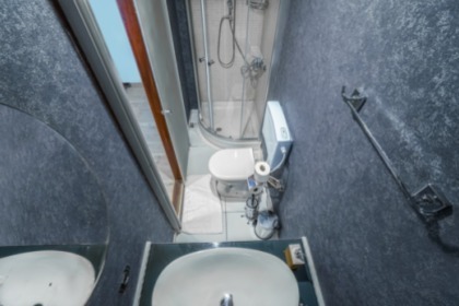 Deluxury Yacht Charter