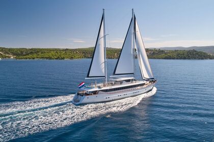 Hyra båt Segelbåt Custom Made Omnia Splits hamn