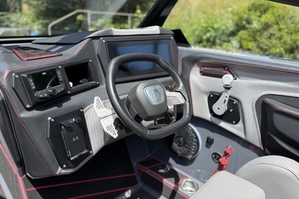 **Surf Fun & Sun Mastercraft X80**