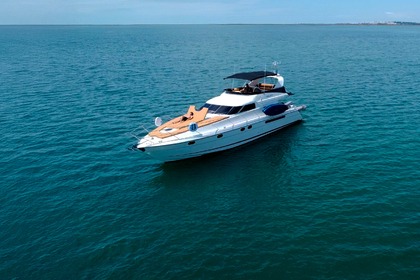 Aluguel Iate a motor Fairline Squadron 56 Olhão