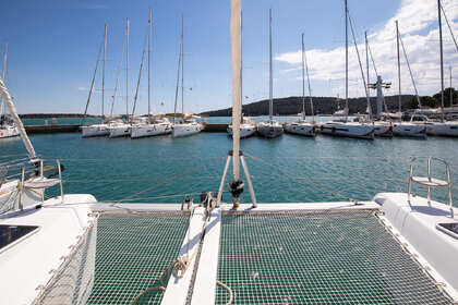 Hire Catamaran Lagoon-Bénéteau Lagoon 42 - 4 + 1 cab. Pomer