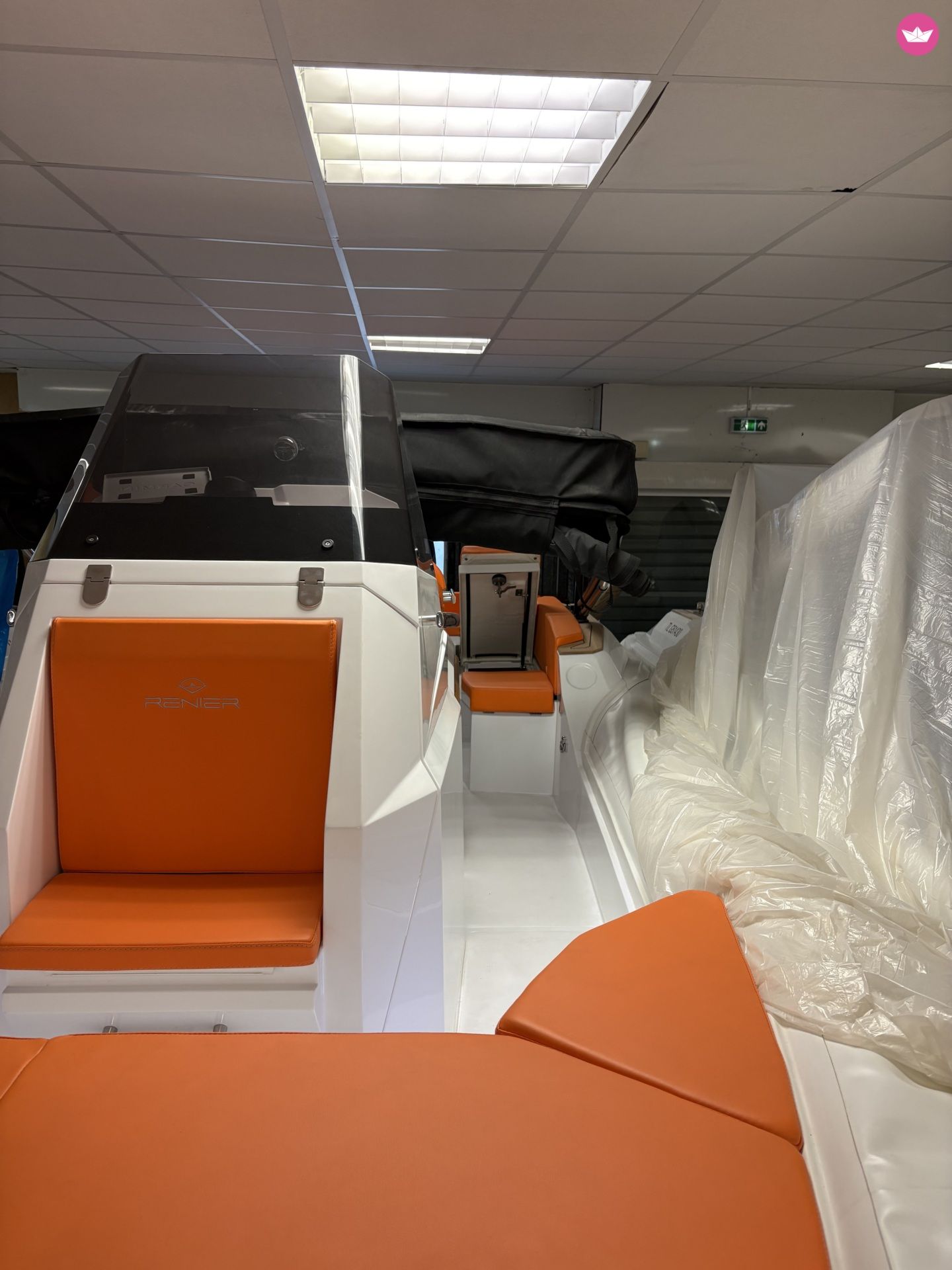 Bateau à moteur RENIER R7 250cv 8