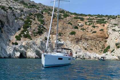 Hire Sailboat Jeanneau Sun Odyssey 440 Marina Zeas