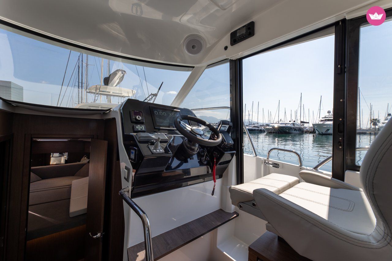 Bateau à moteur Beneteau Antares 11 600cv 7