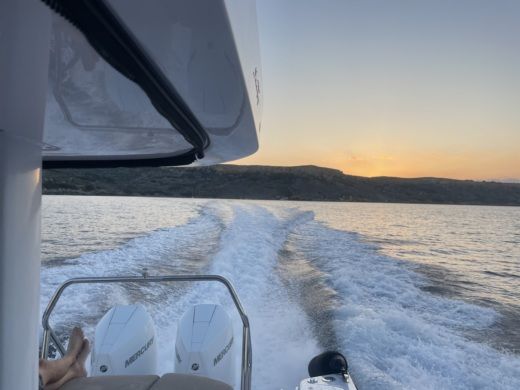 La Valeta Motorboat Axopar 37 alt tag text