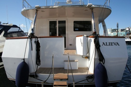 Alquiler de yate de lujo transoceánico.