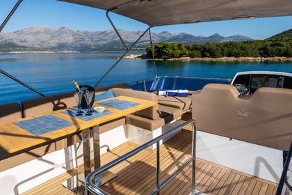 Motor Jacht Sealine F430 in Dubrovnik