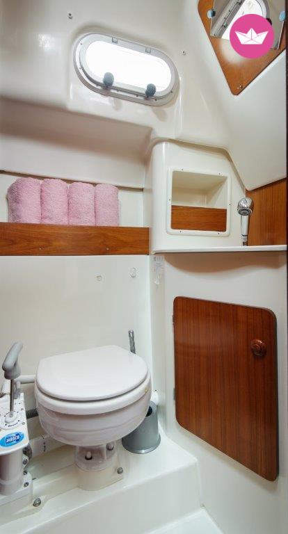 Motorboat Jeanneau Merry Fisher 805 for hire