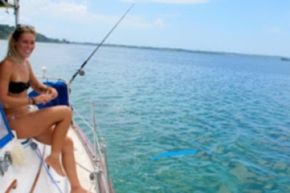 Endeavor 40 ft sailboat Bocas del Toro
