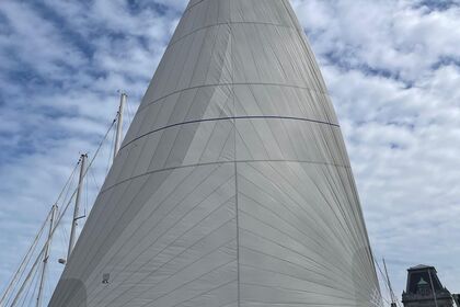 Beneteau 64 for 8 Guests on Charter