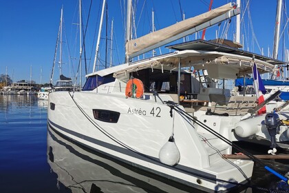 Hyra båt Katamaran Fountaine Pajot Astréa 42 Marseille