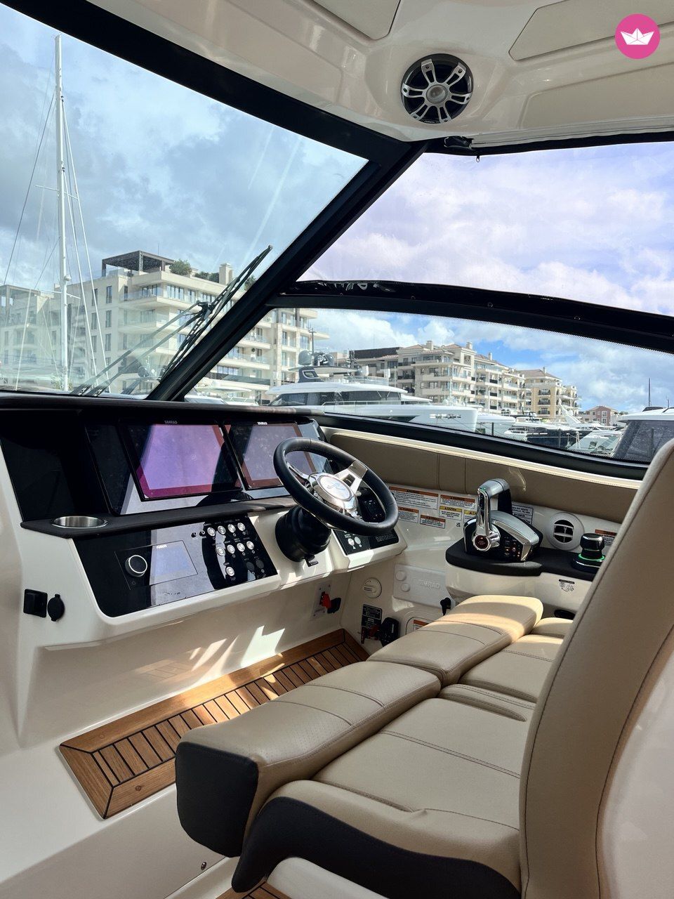 Bateau à moteur SEA RAY DA320E SUNDANCER 710cv 4