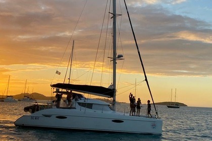 Charter Catamaran Fontaine pajot Lavezzi 40 Le Marin