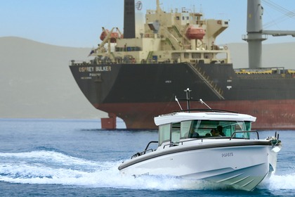 Axopar 37XC Cross Cabin