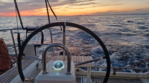 Barcelone Sailboat Beneteau Oceanis 38.1 alt tag text