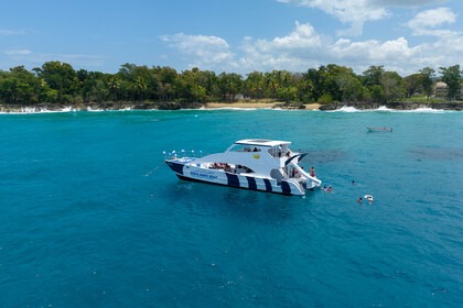 Charter Catamaran mercedes benz mercedes benz Sosúa