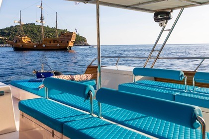 Lux Cat Allegra Newly Renowated for Private Rental in Dubrovnik