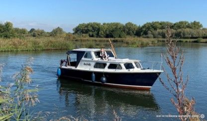 Charter Motorboat Pedro 800 Ok Heukelum