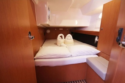 Hire Sailboat Bavaria 40 Cruiser Preveza