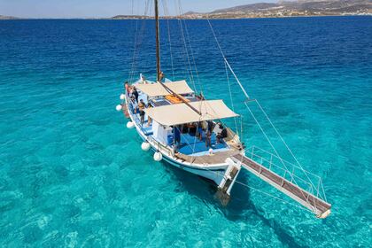 Location Goélette GREEK TRADITIONAL WOODEN BOAT TRADITIONAL GREEK BOAT Parikiá