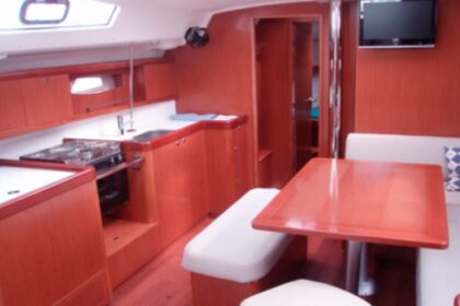 Aluguel Veleiro Beneteau Oceanis 43 Barcelona