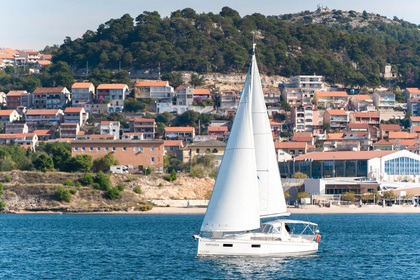 Miete Segelboot Bénéteau Oceanis 38 - 3 cab. Šibenik