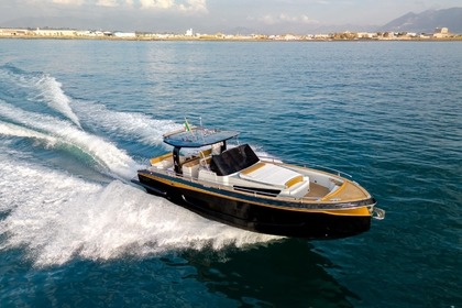 Charter Motorboat Italyure CLASSIC 38 Castellammare di Stabia