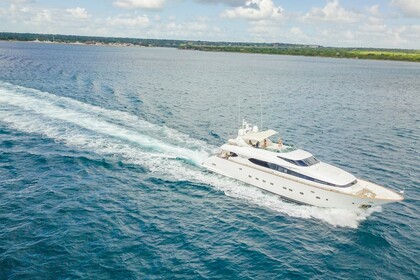 Charter Motor yacht 2004 Maiora La Romana