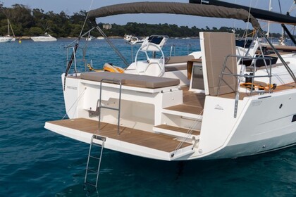 Hire Sailboat Dufour Yachts Dufour Exclusive 56 - 3 + 1 cab. Marina Frapa