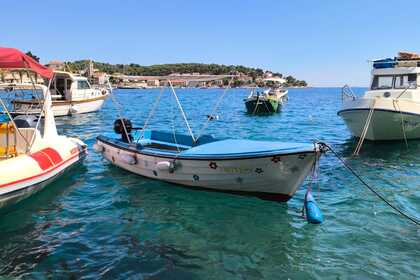 Charter Motorboat Kvarnerplastika pasara Hvar