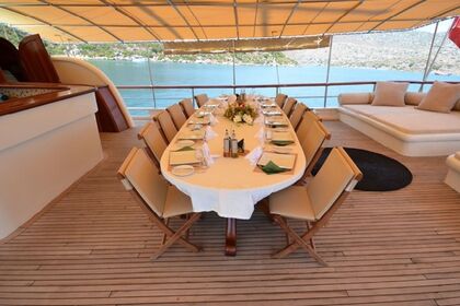 Luxury Gulet Charter in the Aegean – 16-Person Gulet