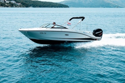 Charter Motorboat SEA RAY SPX 210 OB Trogir