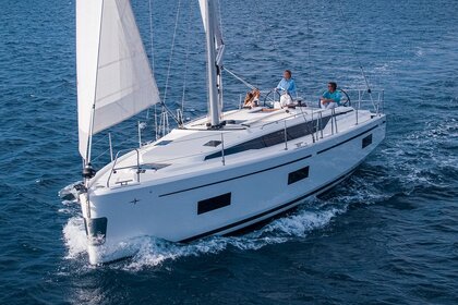 Hire Sailboat Bavaria Yachtbau Bavaria C42 Palairos