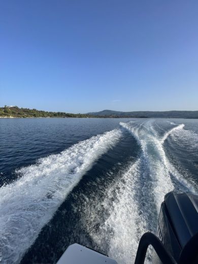 Chalkidiki Motorboat Compass 7s alt tag text