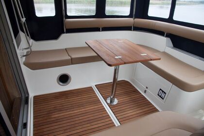 Suncamper 30 - komfortowy jacht motorowy