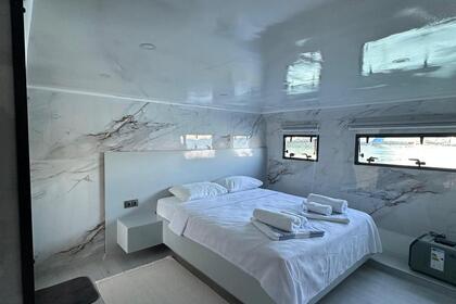 Custom Built trawler with a capacity of 8 people