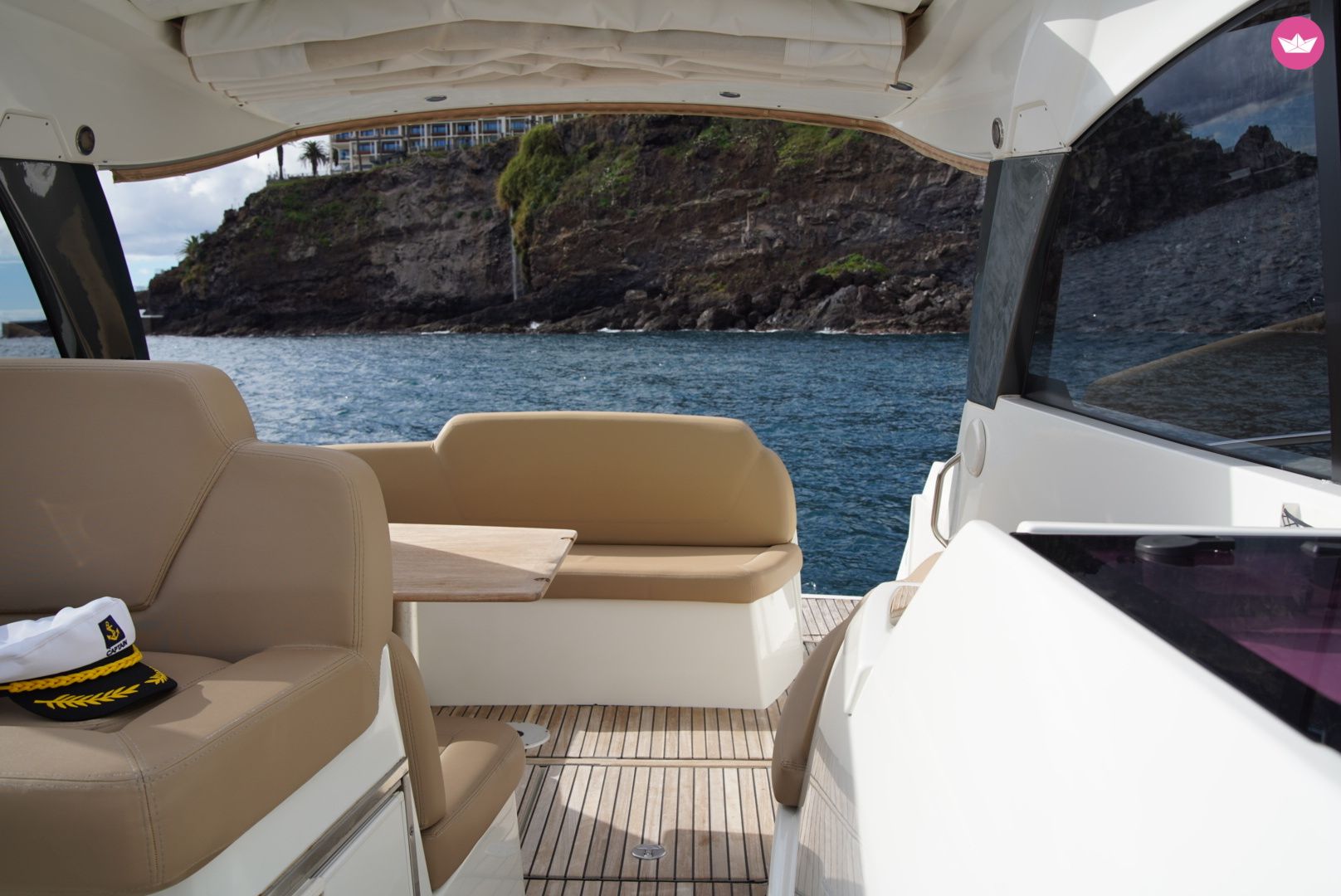 Bateau à moteur Cristal Sea Madeira Leader 9 400cv 7