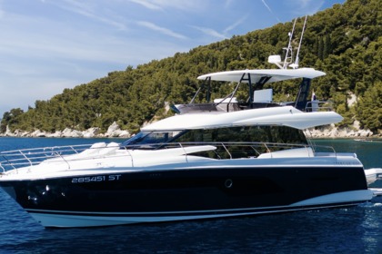 Hire Motor yacht Jeanneau Prestige 520 Fly Split