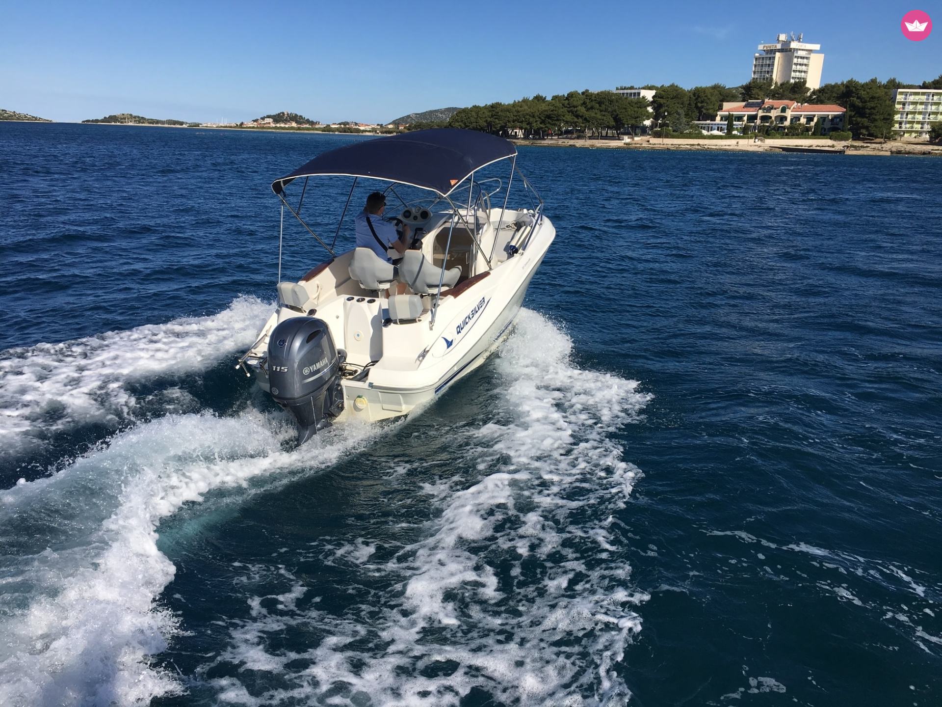 Motorboat Quicksilver Commander 555 Open for hire