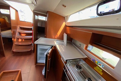 Hire Sailboat Beneteau Oceanis 46.1 Alimos