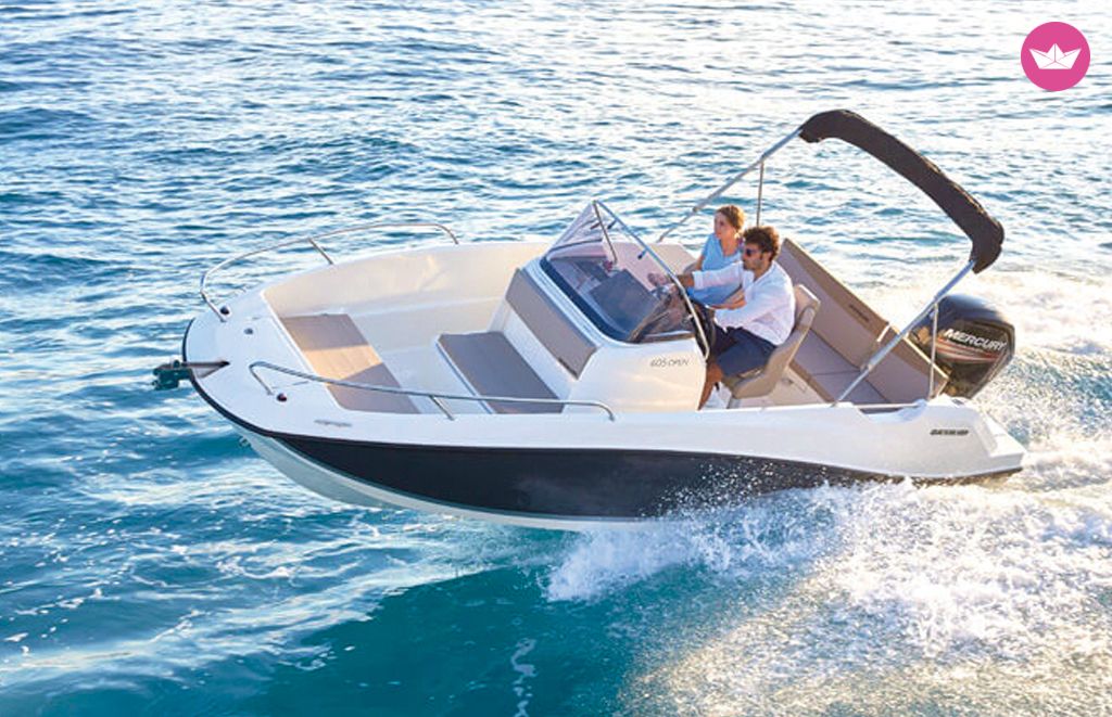 Bateau à moteur