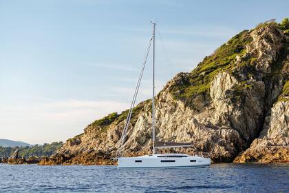 Charter Sailboat Jeanneau Sun Odyssey 410 Palma de Mallorca