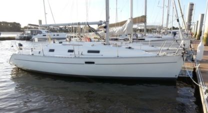 Charter Sailboat Beneteau Oceanis 311 Quiberon