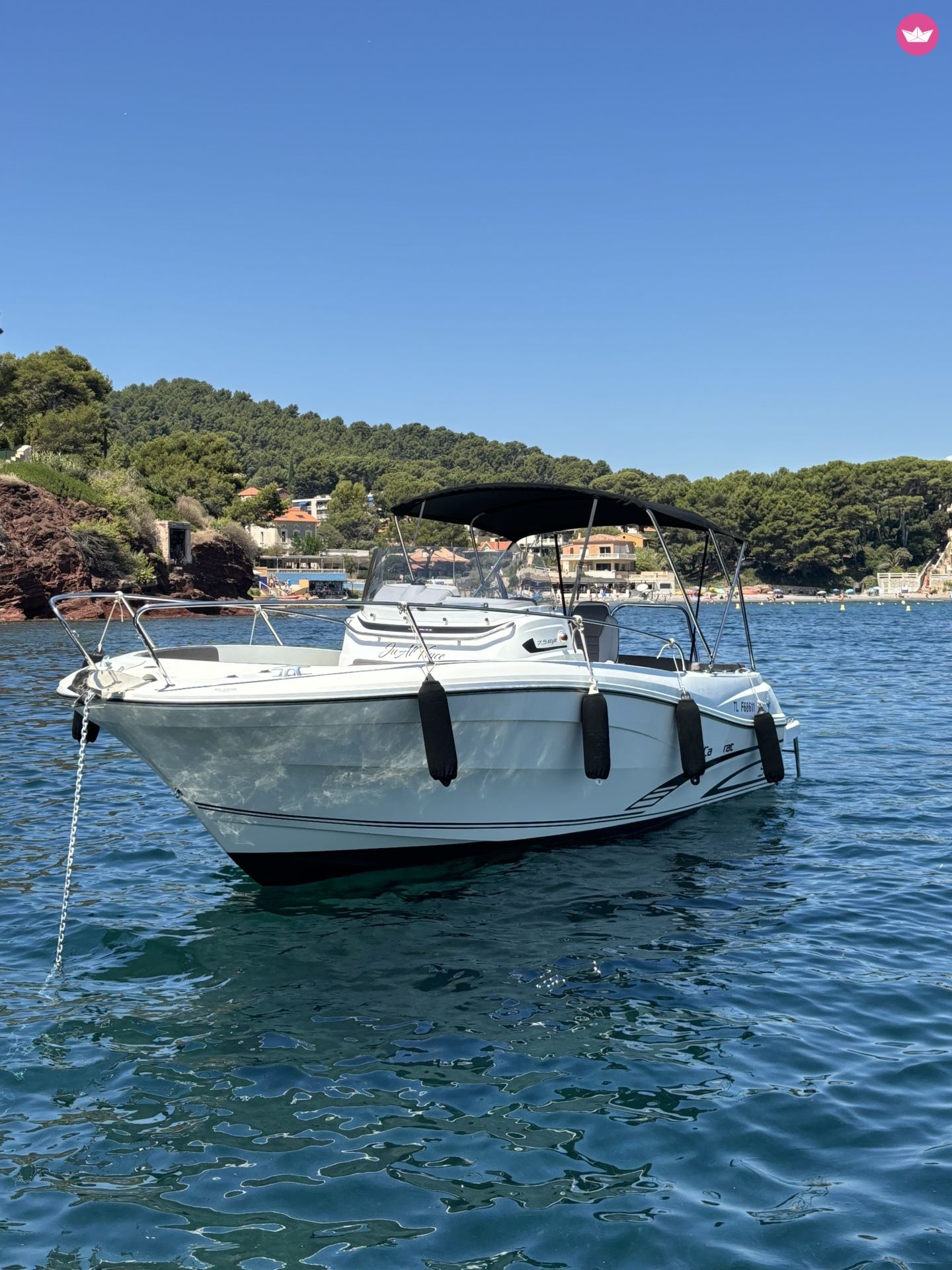 Bateau à moteur CAP CAMARAT 7.5 cc 225cv