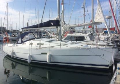 Charter Sailboat Beneteau Oceanis 323 Dl Arzon