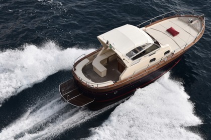 Rental Motorboat Apreamare 9 semicabinato Capri