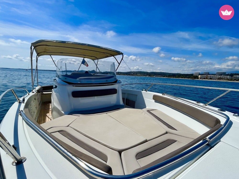 Bateau à moteur Jeanneau Cap Camarat 8.5 Cc 450cv 2