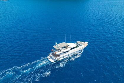 Canados 70 Motor yacht for 8 people