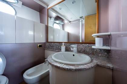 Luxury 22m Yacht with Crew – Cinque Terre & Portofino