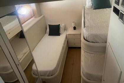 Hyra båt Motorbåt Sunseeker Predator 75 Girona